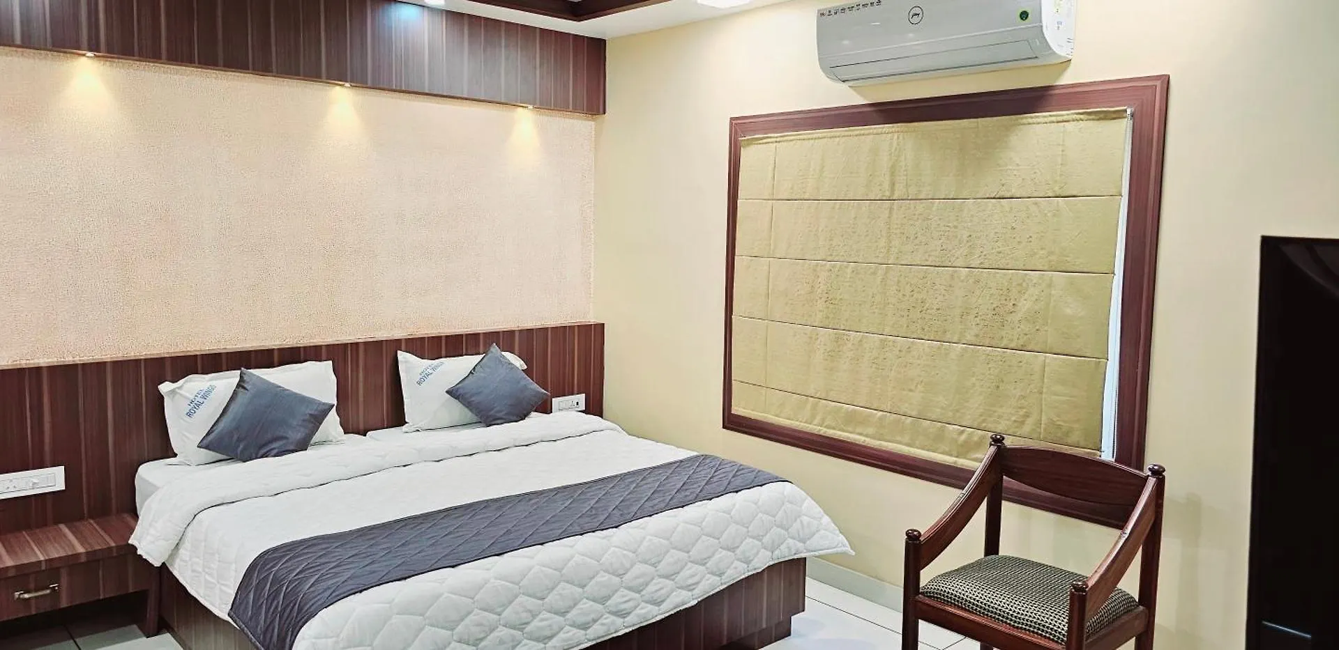 Hotel Royal Wings Elūr
