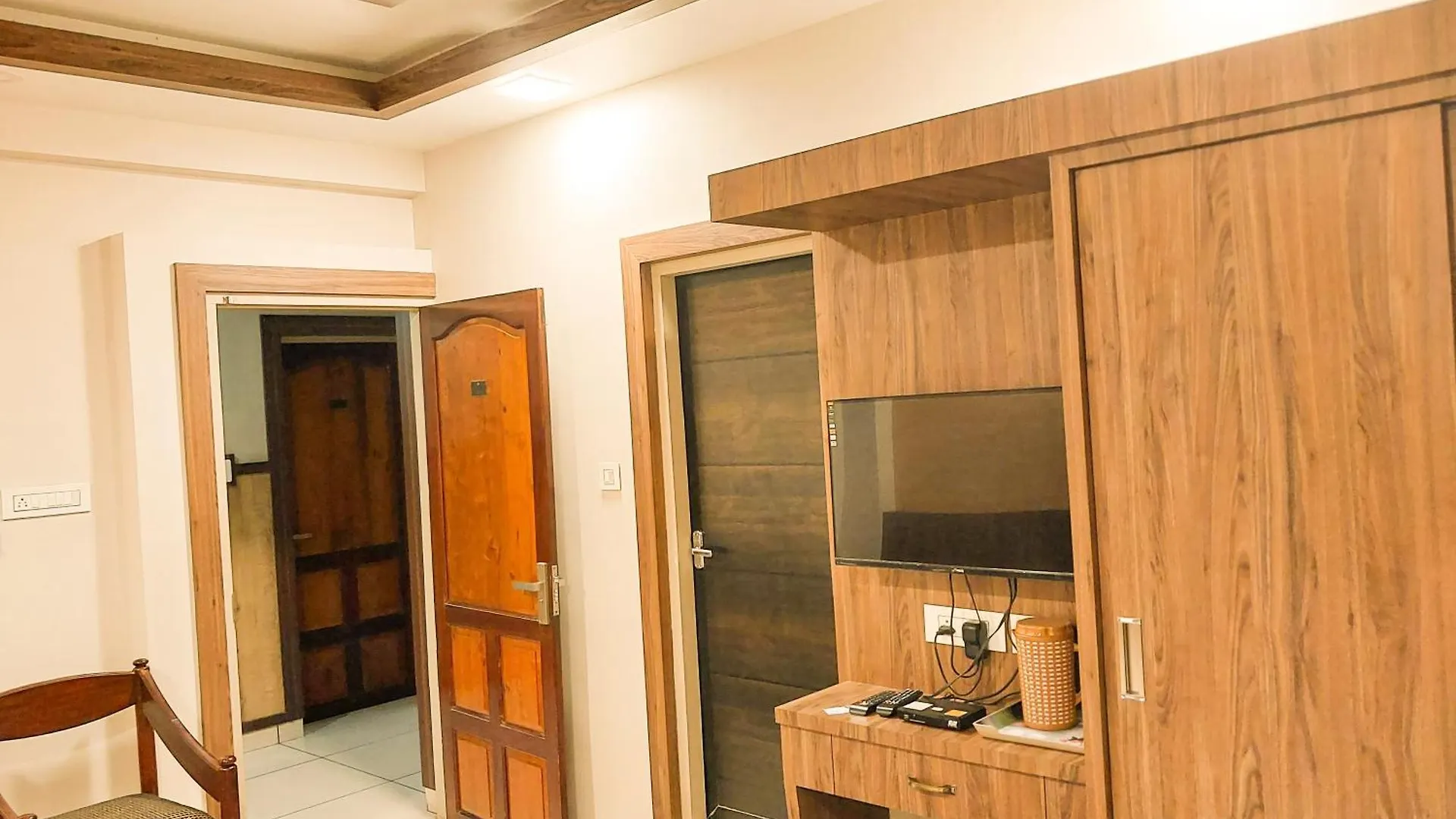 Hotel Royal Wings Elūr